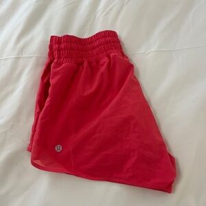lululemon athletica hotty hot 2.5” tall shorts